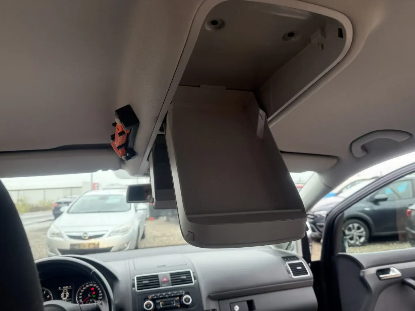 Volkswagen Touran 2011 1.4L Benzină