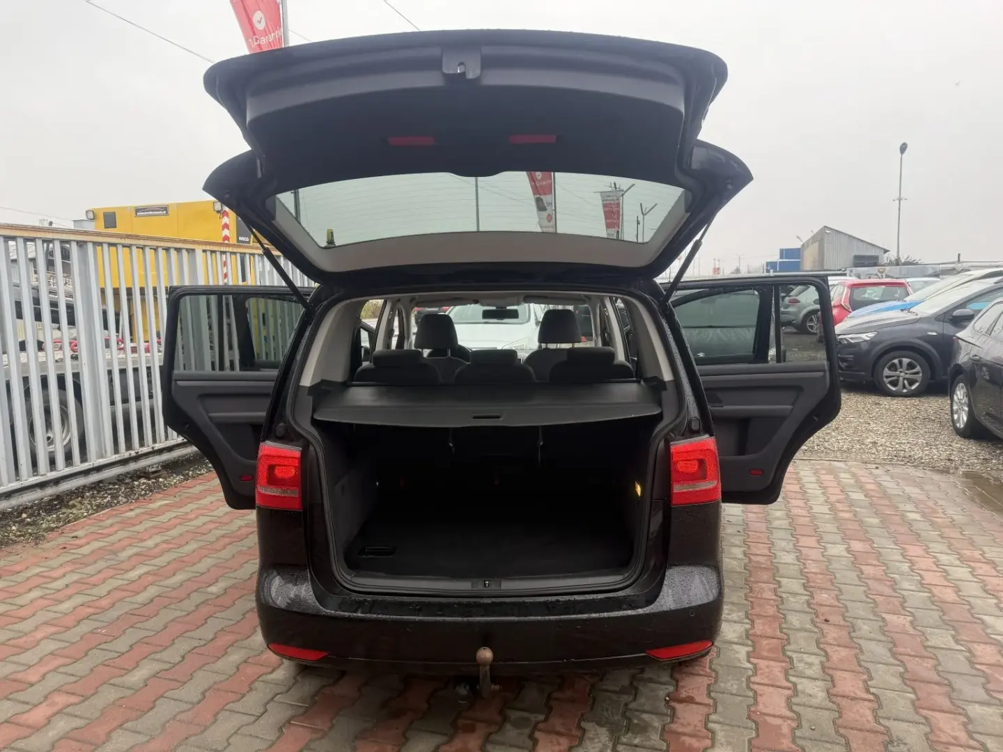 Volkswagen Touran 2011 1.4L Benzină