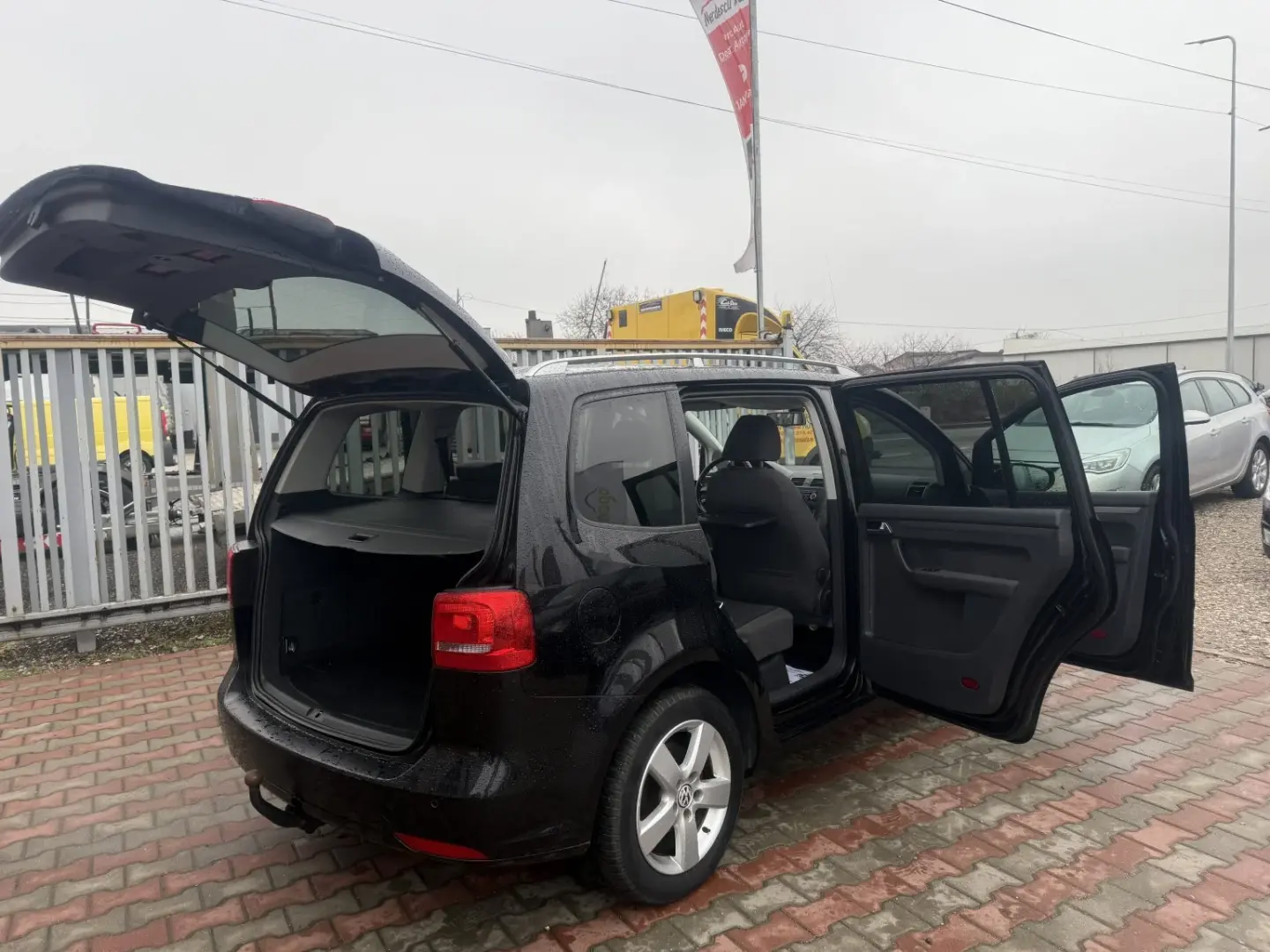 Volkswagen Touran 2011 1.4L Benzină