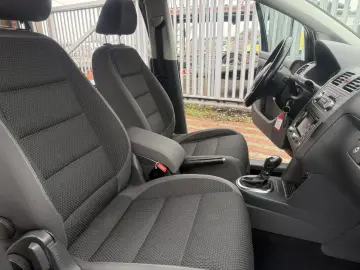 Volkswagen Touran 2011 1.4L Benzină