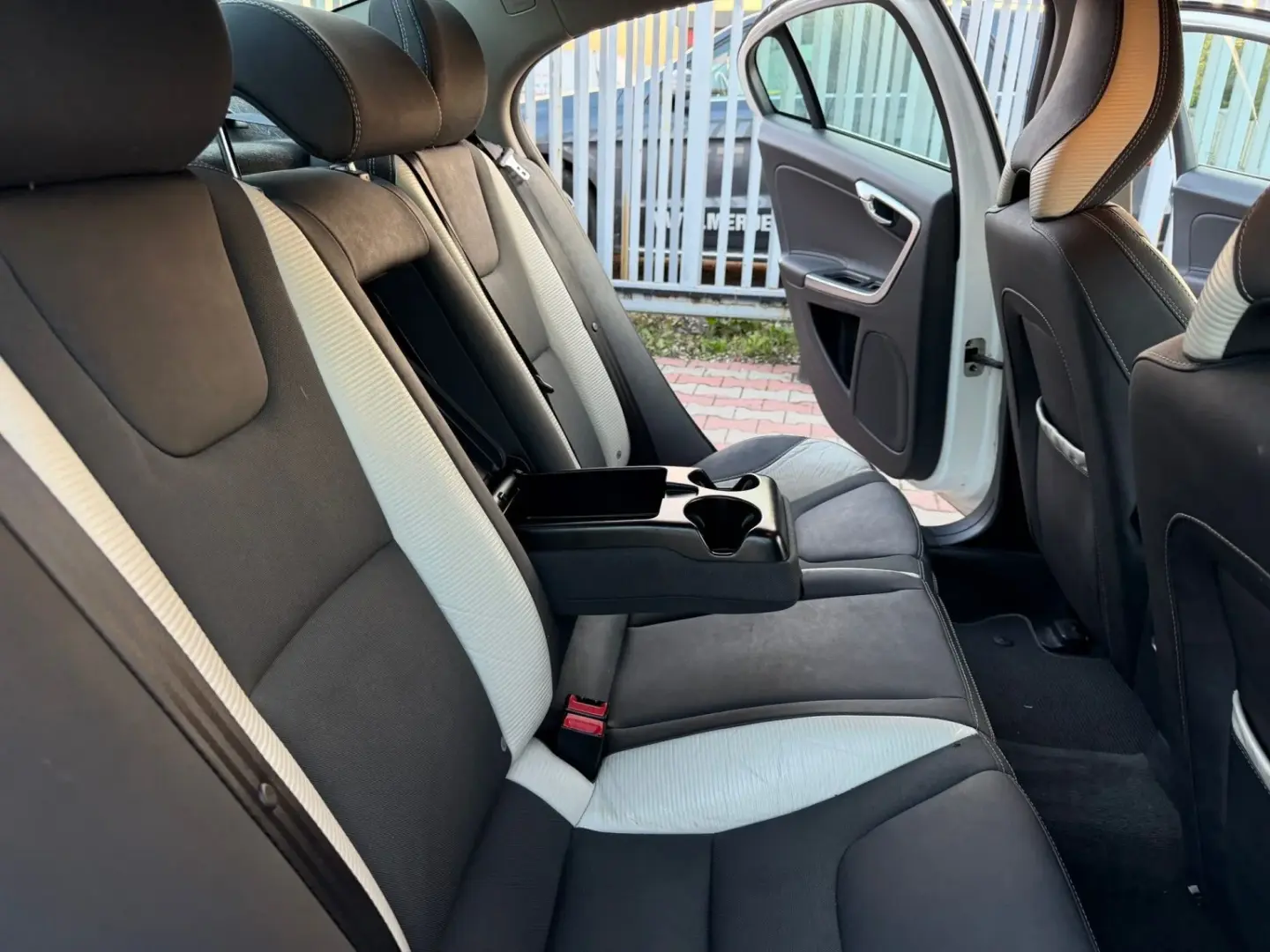 Volvo S60 2012 1.6L Benzină