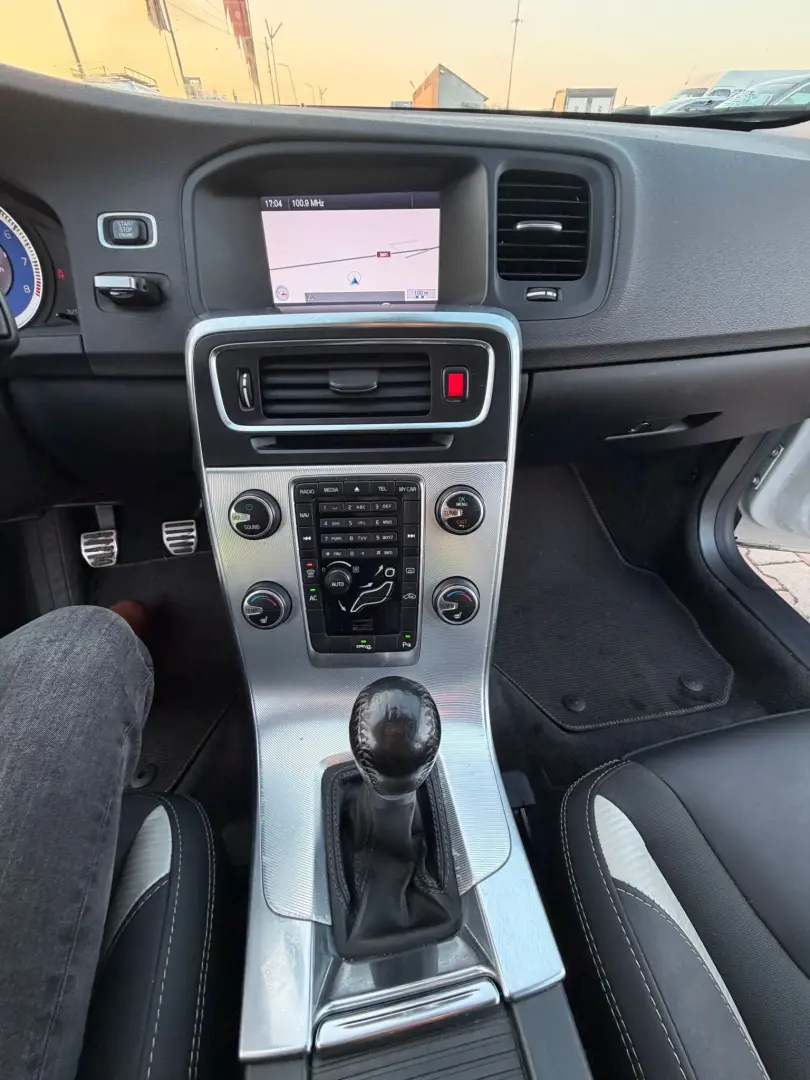 Volvo S60 2012 1.6L Benzină