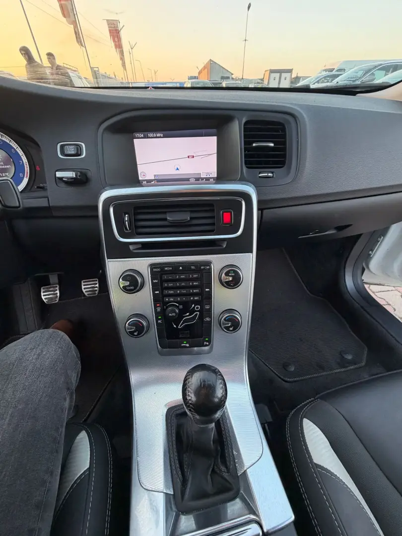 Volvo S60 2012 1.6L Benzină