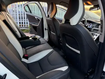 Volvo S60 2012 1.6L Benzină