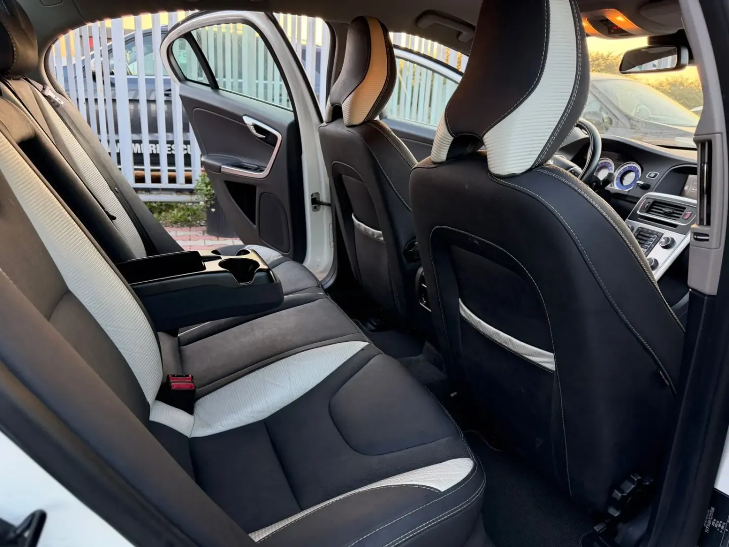 Volvo S60 2012 1.6L Benzină