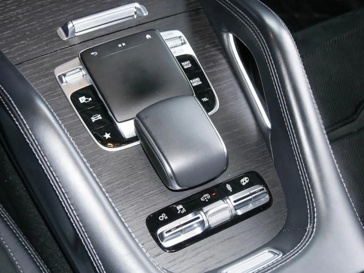 GLE 53 AMG 4M  NIGHT STHZ DISTR PANO BURM 360