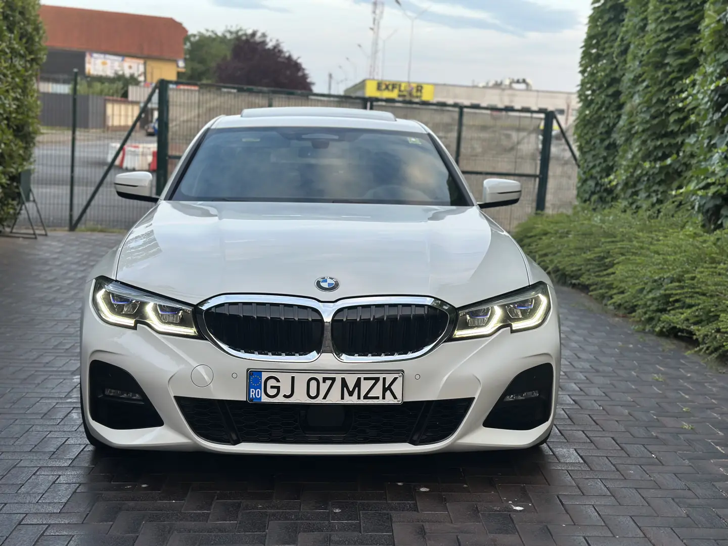 BMW 330