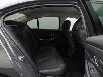 318d Sport Leder DAB Individual DrivAssis 18Zoll