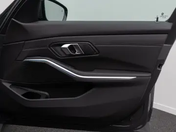 318d Sport Leder DAB Individual DrivAssis 18Zoll