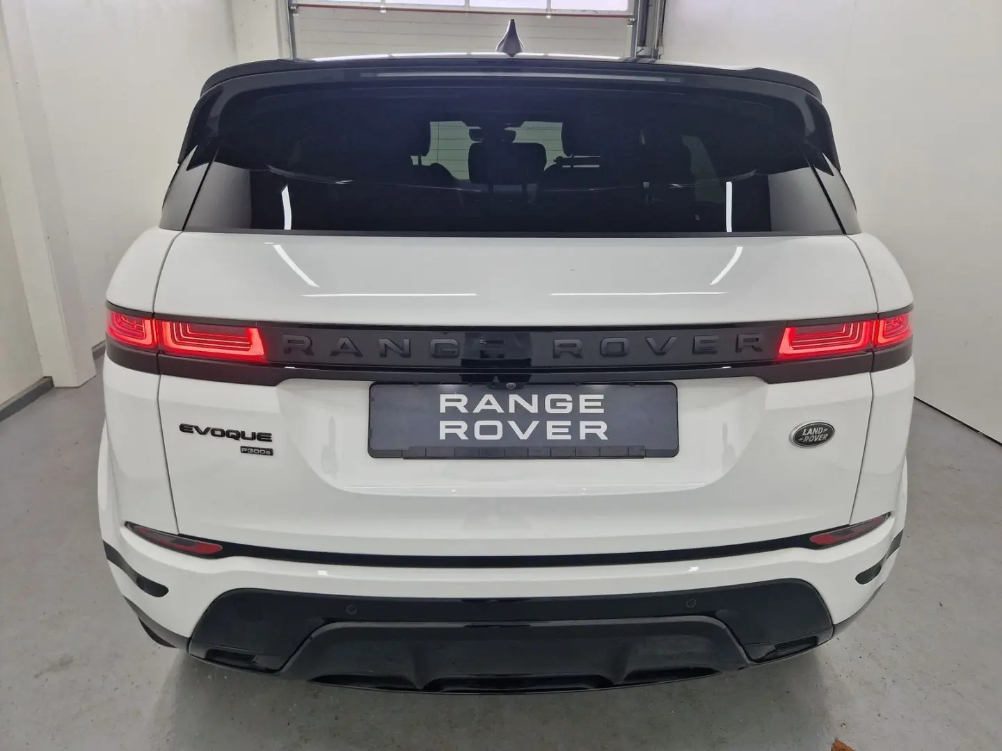 Range Rover Evoque P300e R-Dynamic SE Winter