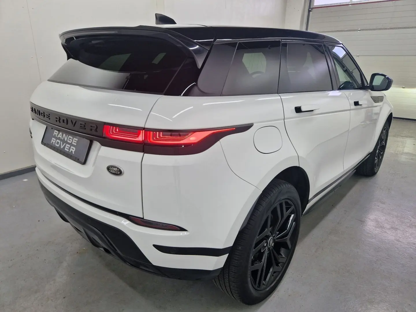 Range Rover Evoque P300e R-Dynamic SE Winter