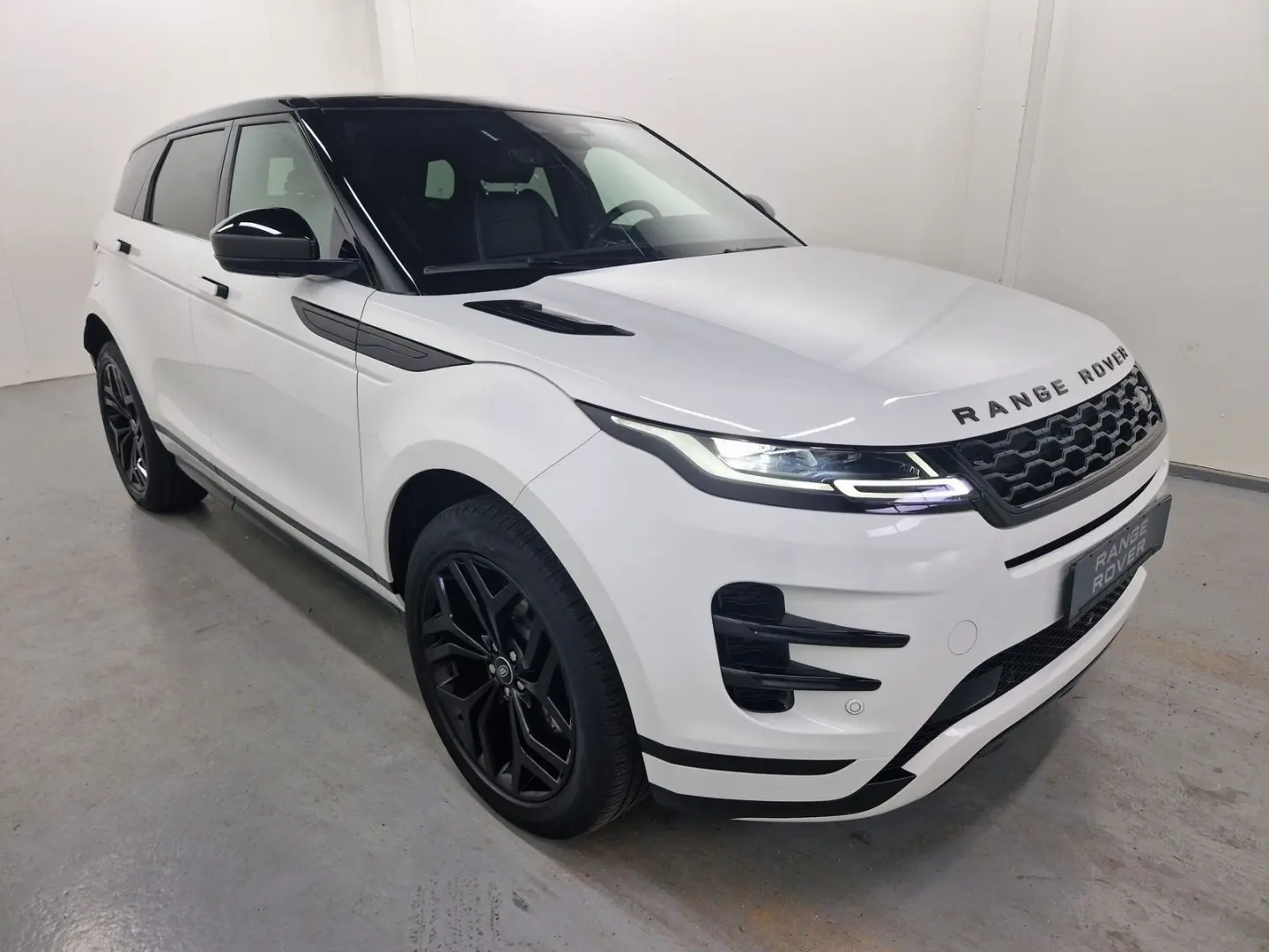 Range Rover Evoque P300e R-Dynamic SE Winter