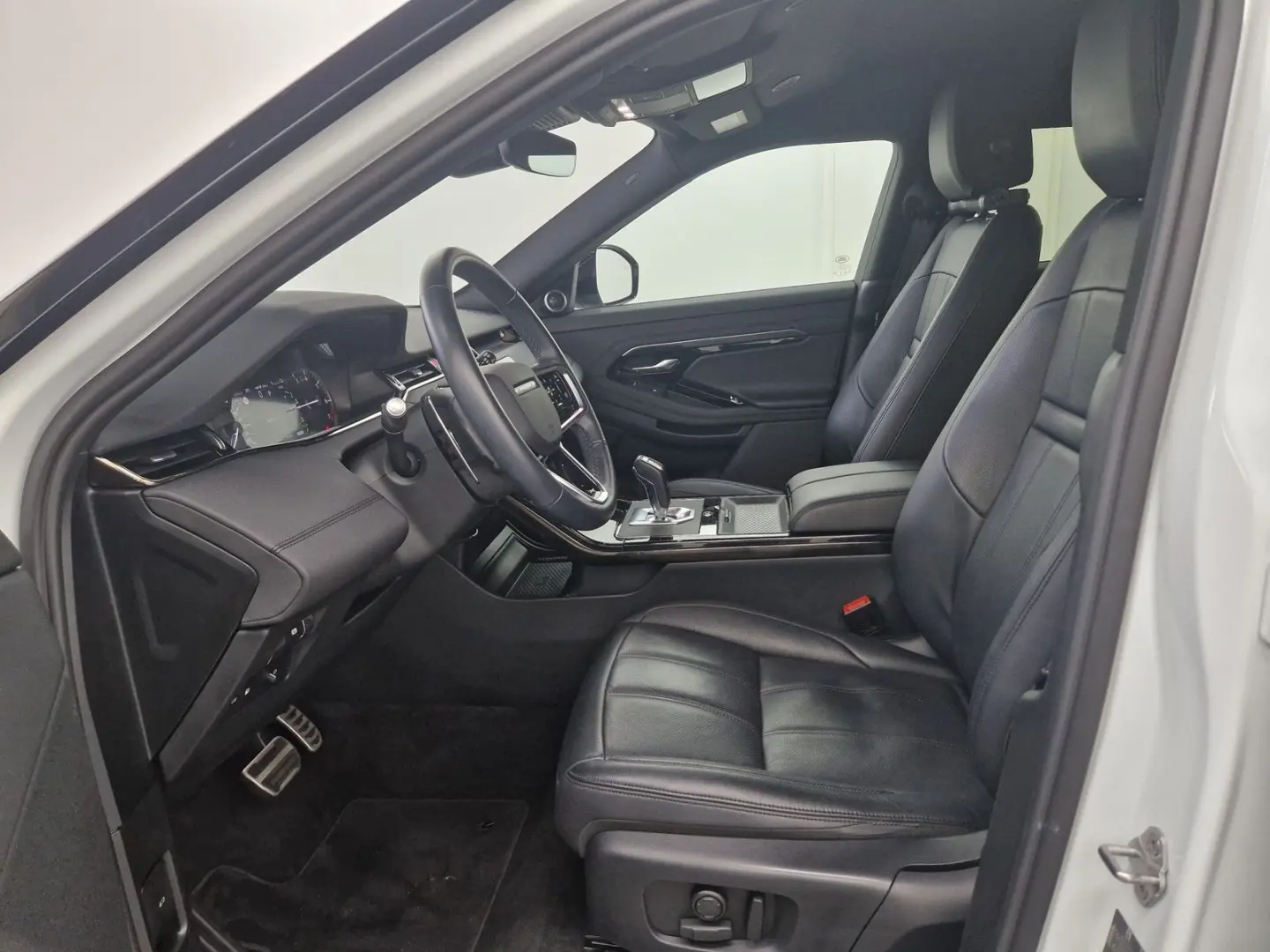 Range Rover Evoque P300e R-Dynamic SE Winter