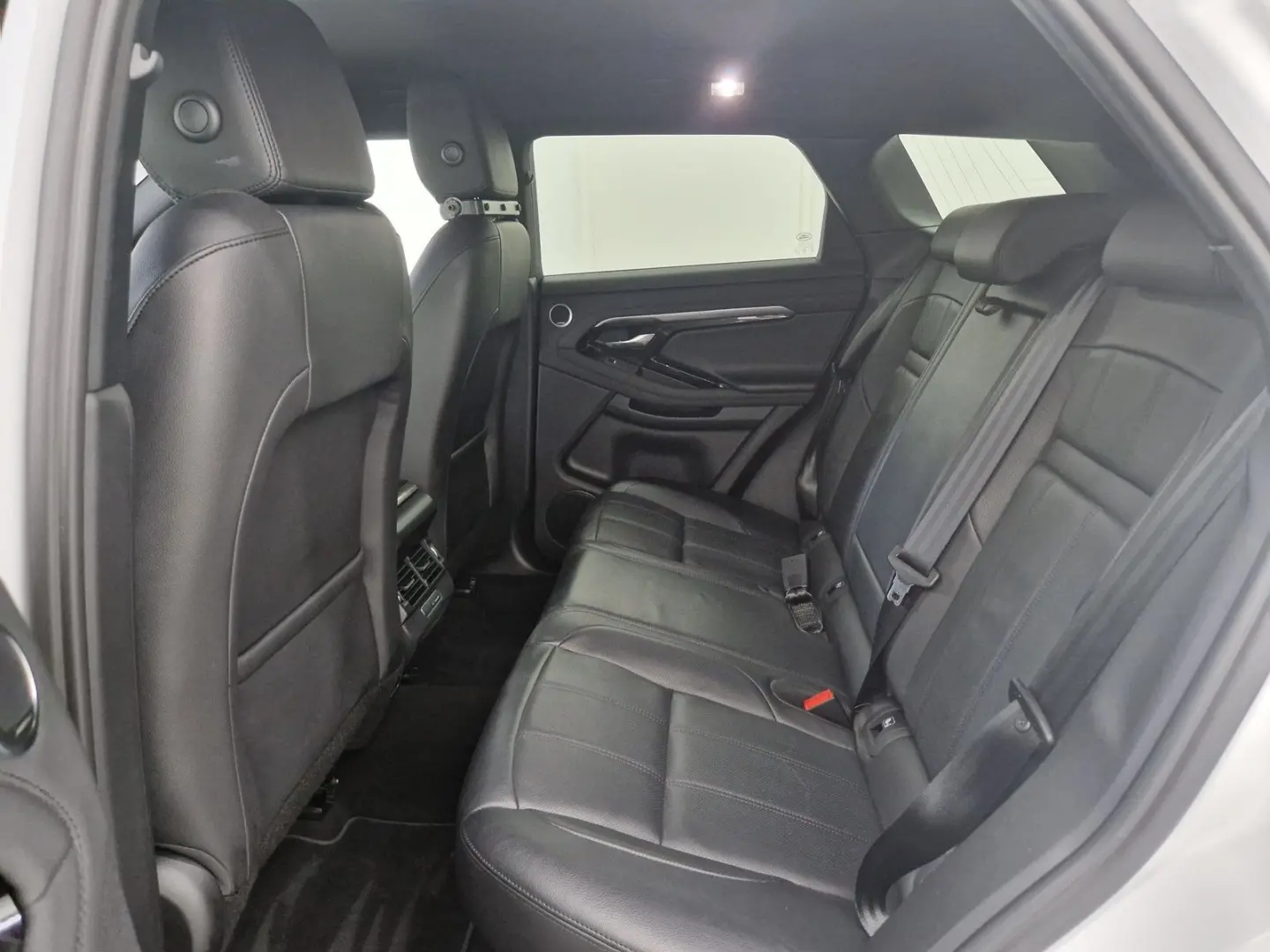 Range Rover Evoque P300e R-Dynamic SE Winter