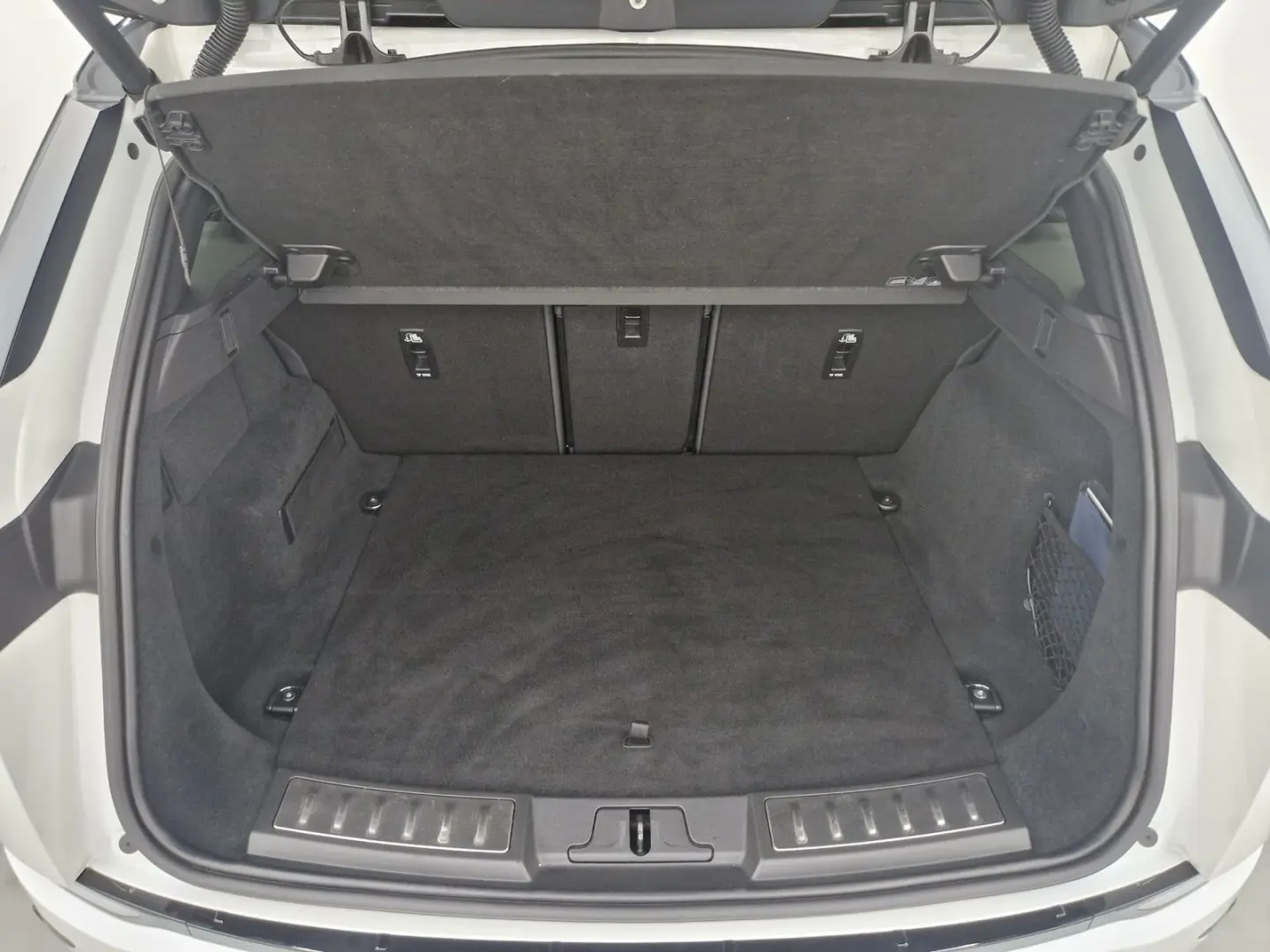 Range Rover Evoque P300e R-Dynamic SE Winter