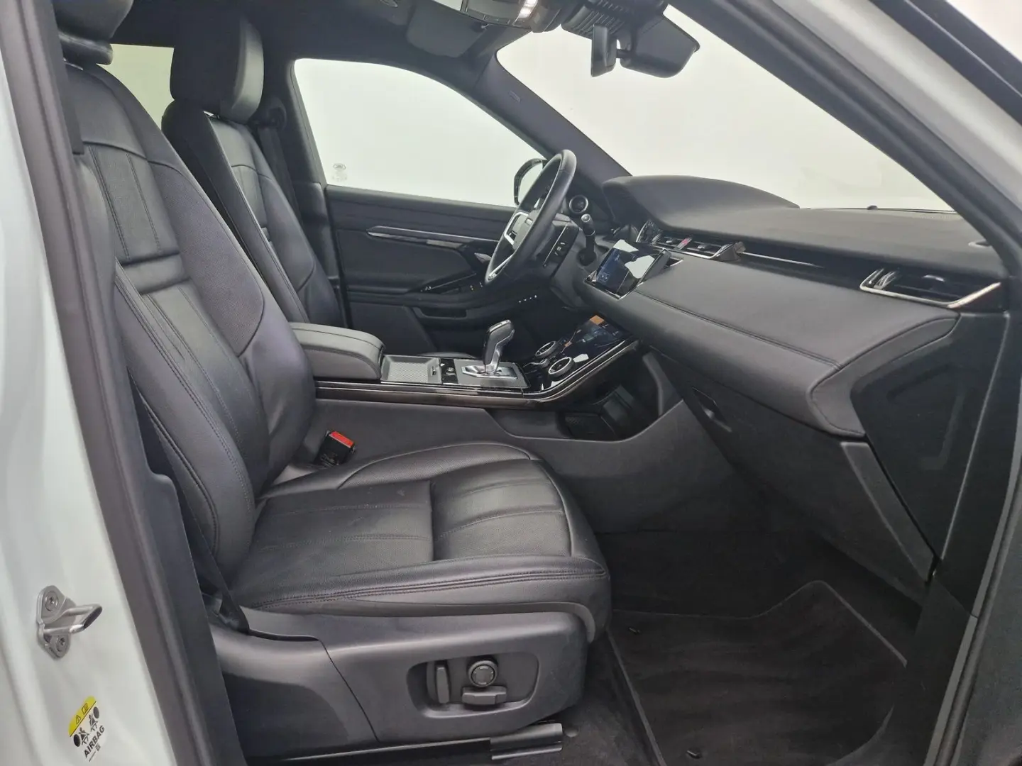 Range Rover Evoque P300e R-Dynamic SE Winter