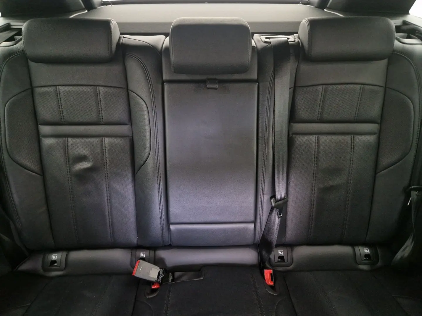 Range Rover Evoque P300e R-Dynamic SE Winter