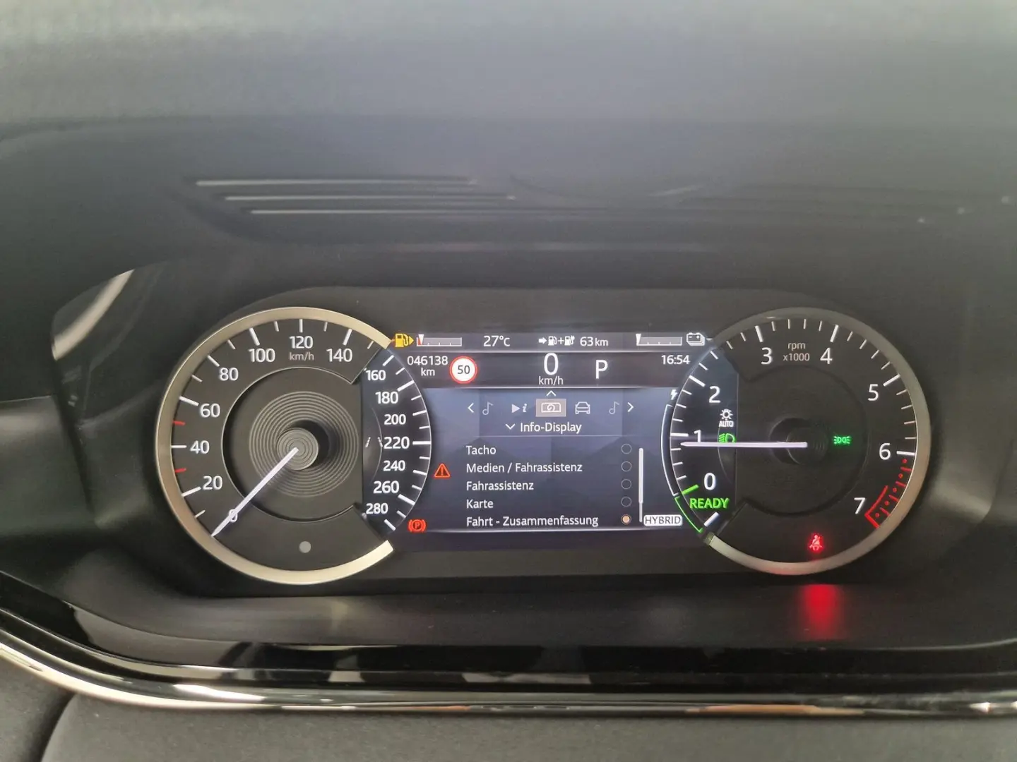 Range Rover Evoque P300e R-Dynamic SE Winter