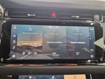 Range Rover Evoque P300e R-Dynamic SE Winter