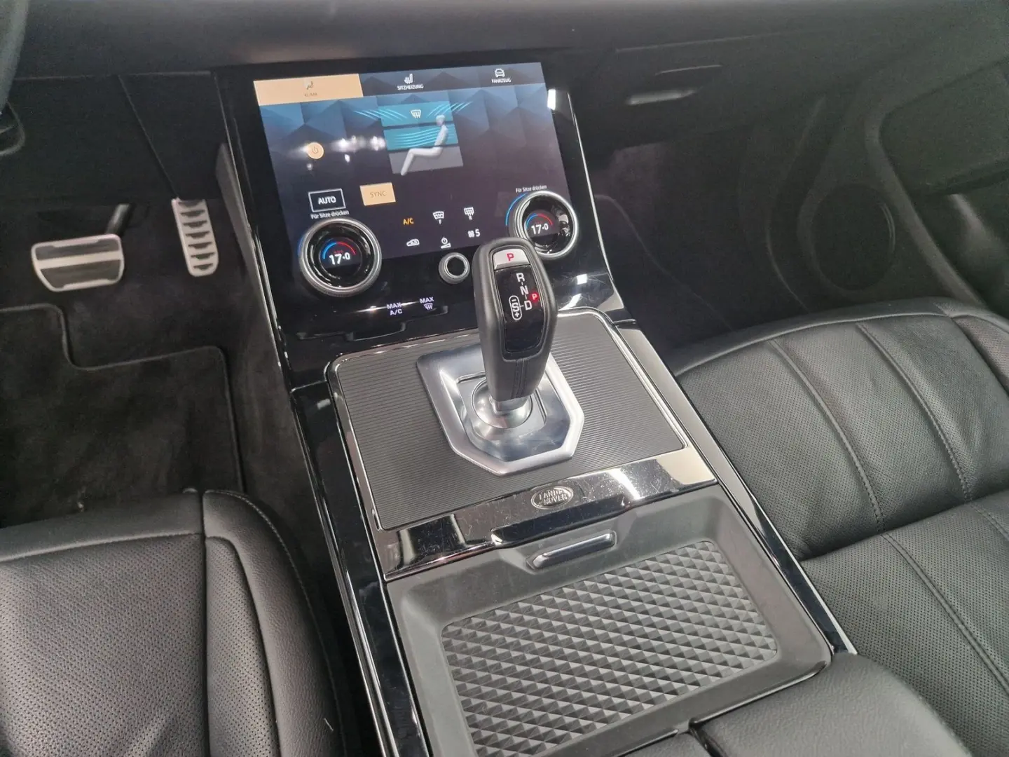 Range Rover Evoque P300e R-Dynamic SE Winter