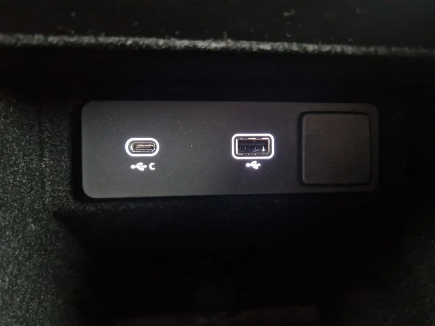 Range Rover Evoque P300e R-Dynamic SE Winter