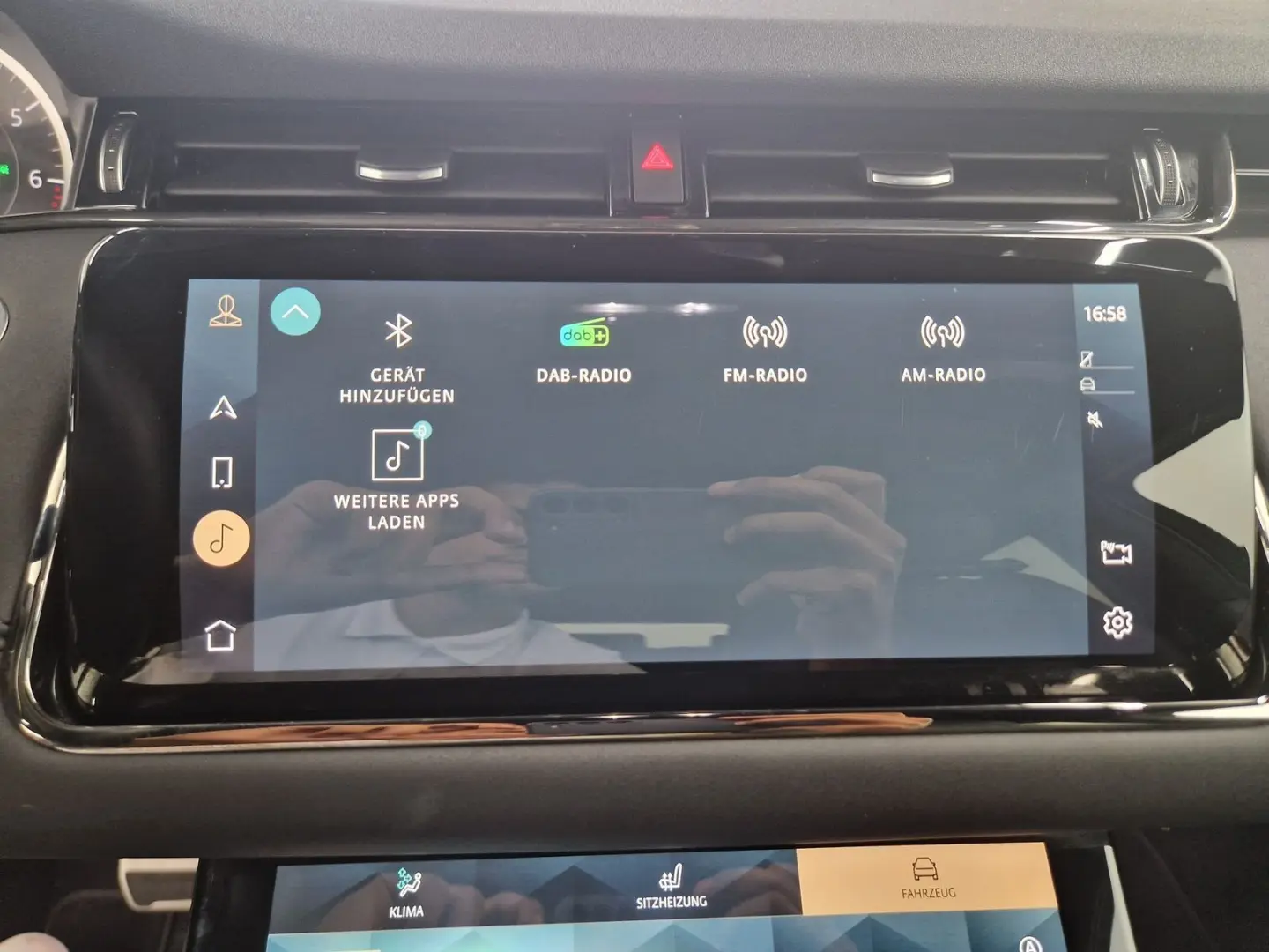 Range Rover Evoque P300e R-Dynamic SE Winter