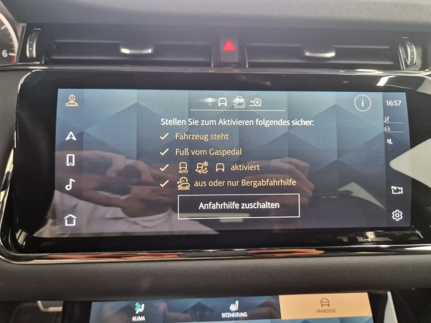 Range Rover Evoque P300e R-Dynamic SE Winter