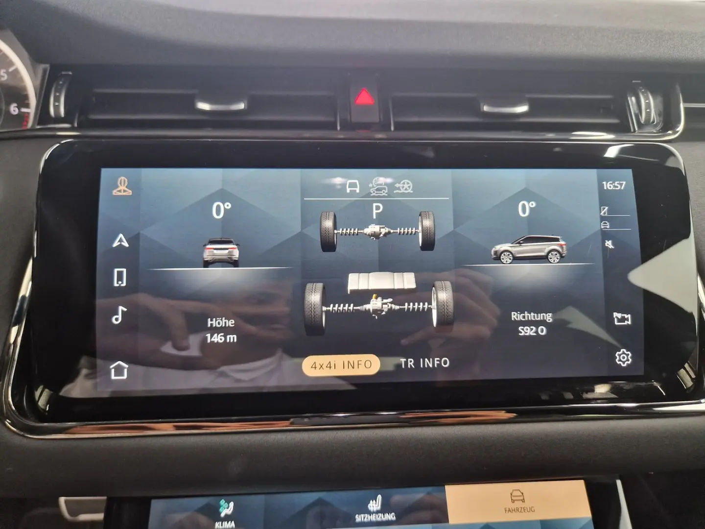 Range Rover Evoque P300e R-Dynamic SE Winter