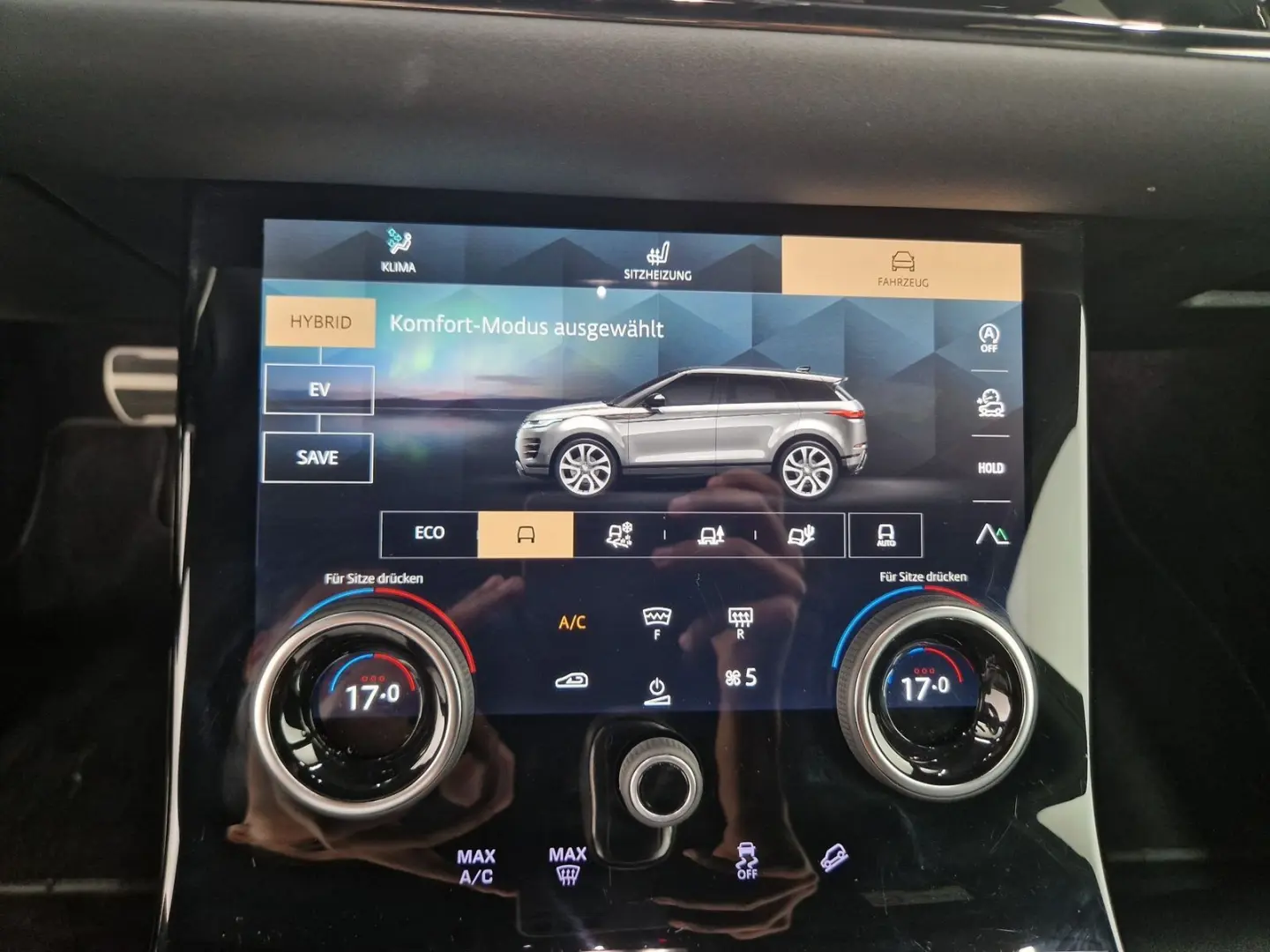 Range Rover Evoque P300e R-Dynamic SE Winter