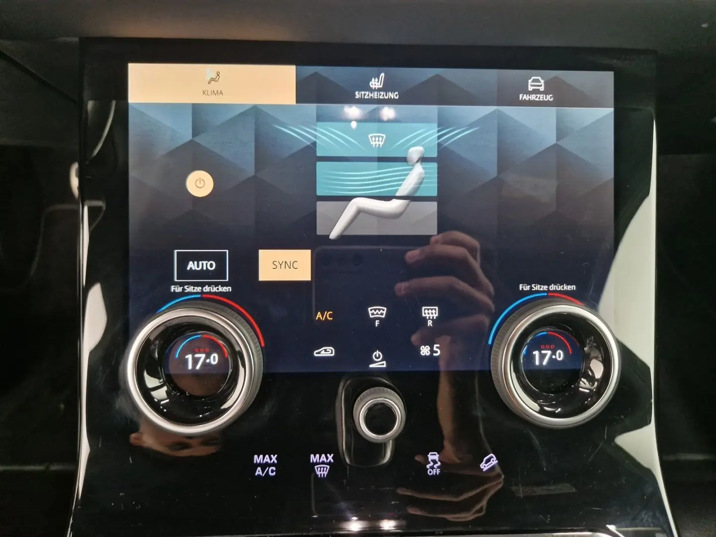 Range Rover Evoque P300e R-Dynamic SE Winter