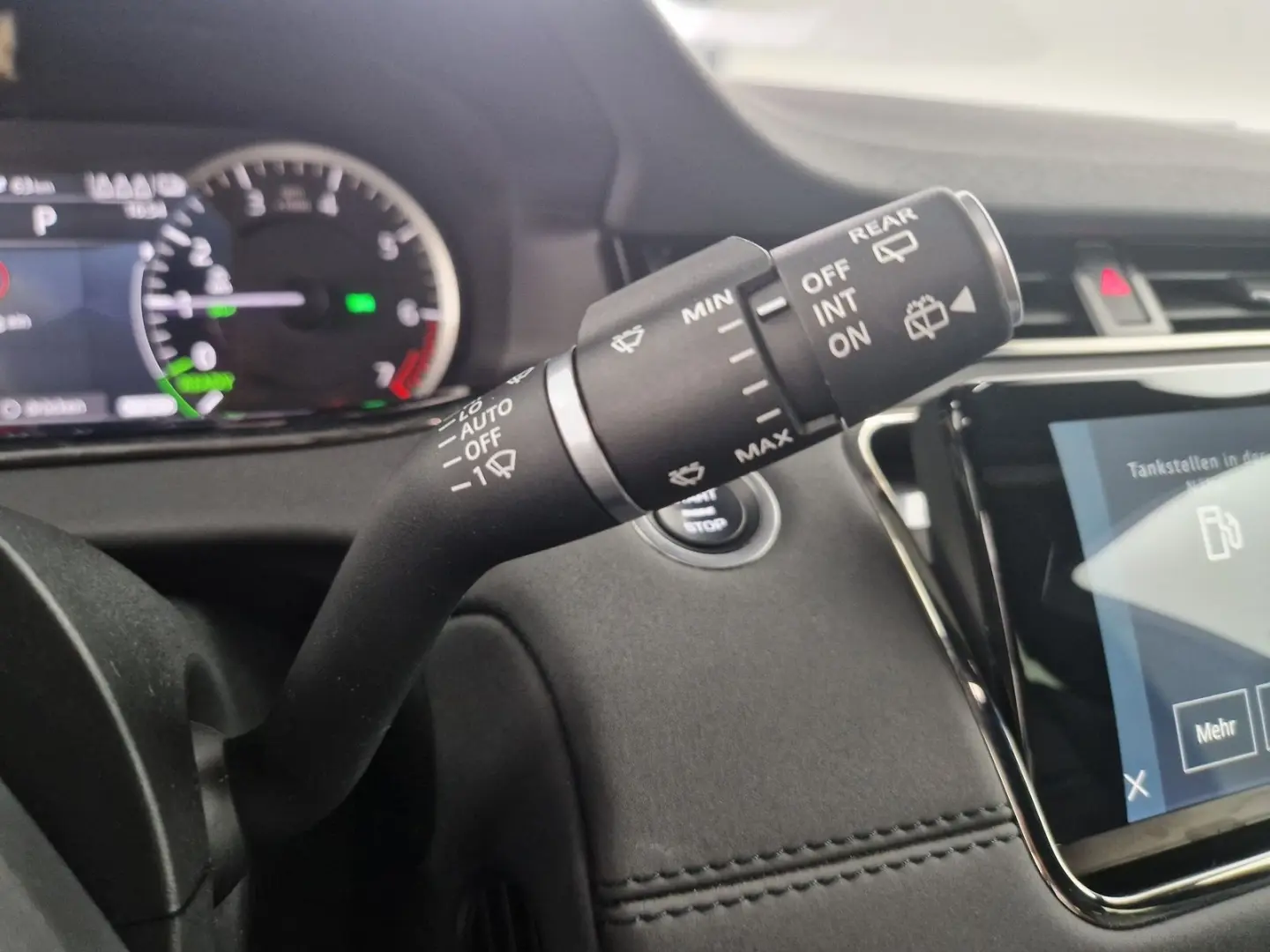 Range Rover Evoque P300e R-Dynamic SE Winter