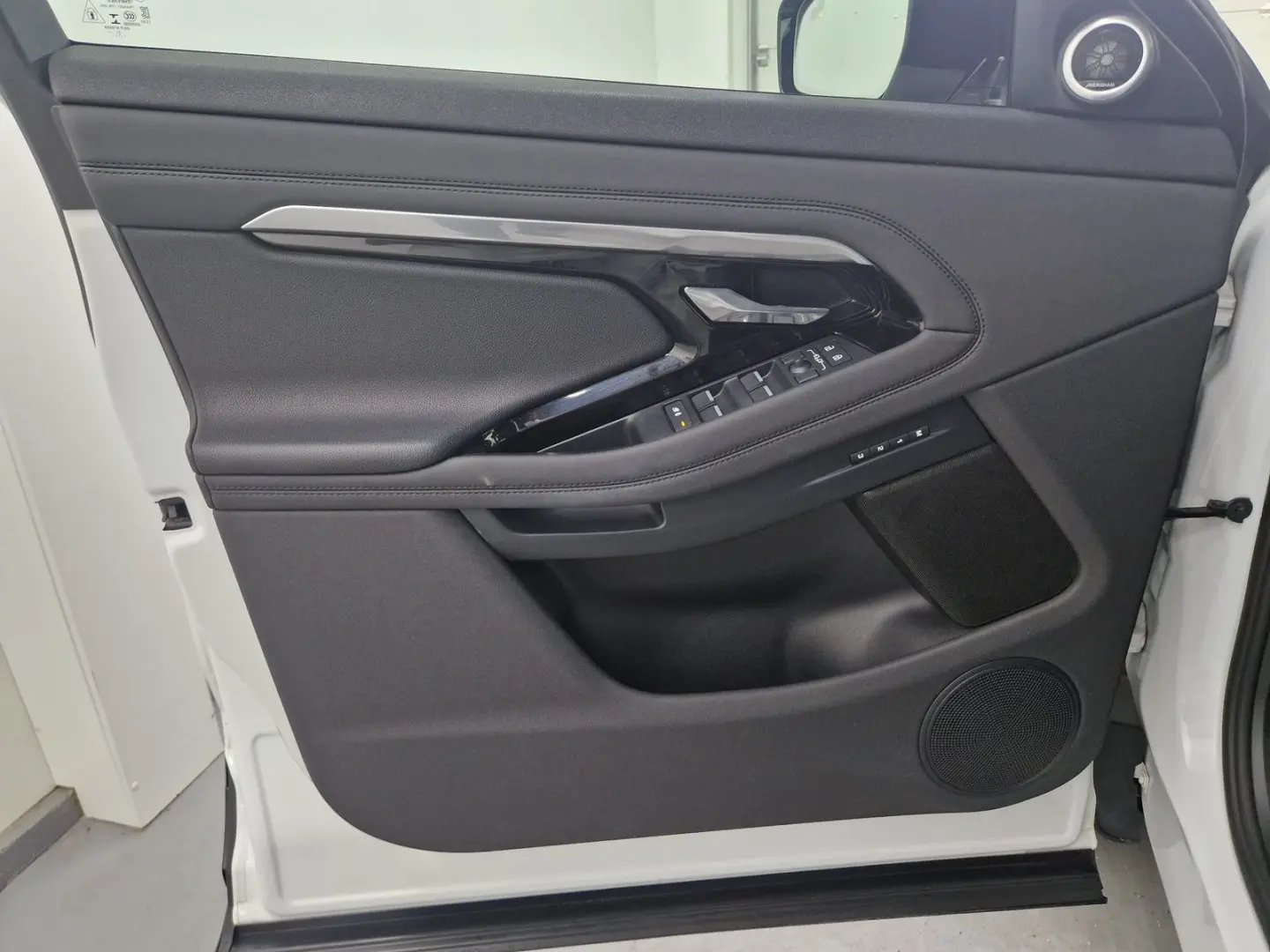 Range Rover Evoque P300e R-Dynamic SE Winter