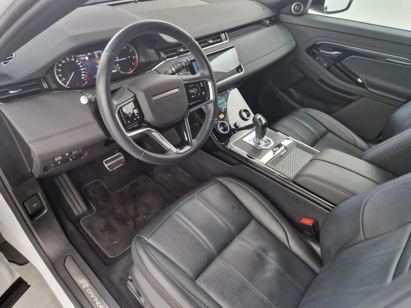 Range Rover Evoque P300e R-Dynamic SE Winter