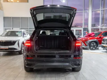 Audi Q8 E-tron quattro 3.0