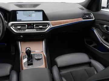 330i xD M Sport Kamera HUD DAB ACC Alarm 19Zoll