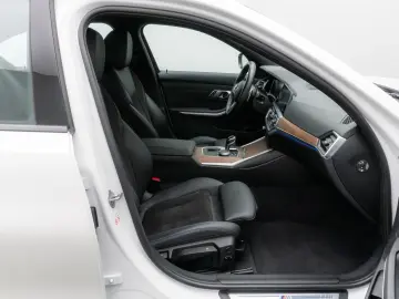 330i xD M Sport Kamera HUD DAB ACC Alarm 19Zoll