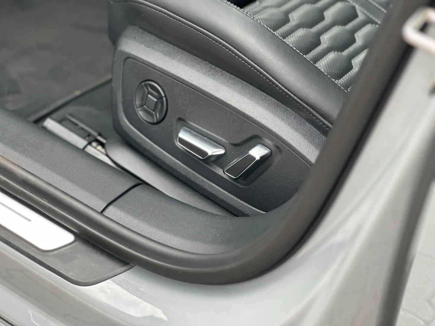 RS 6 Av. 4.0 quattro Pano DynamickPak 23 schwarz