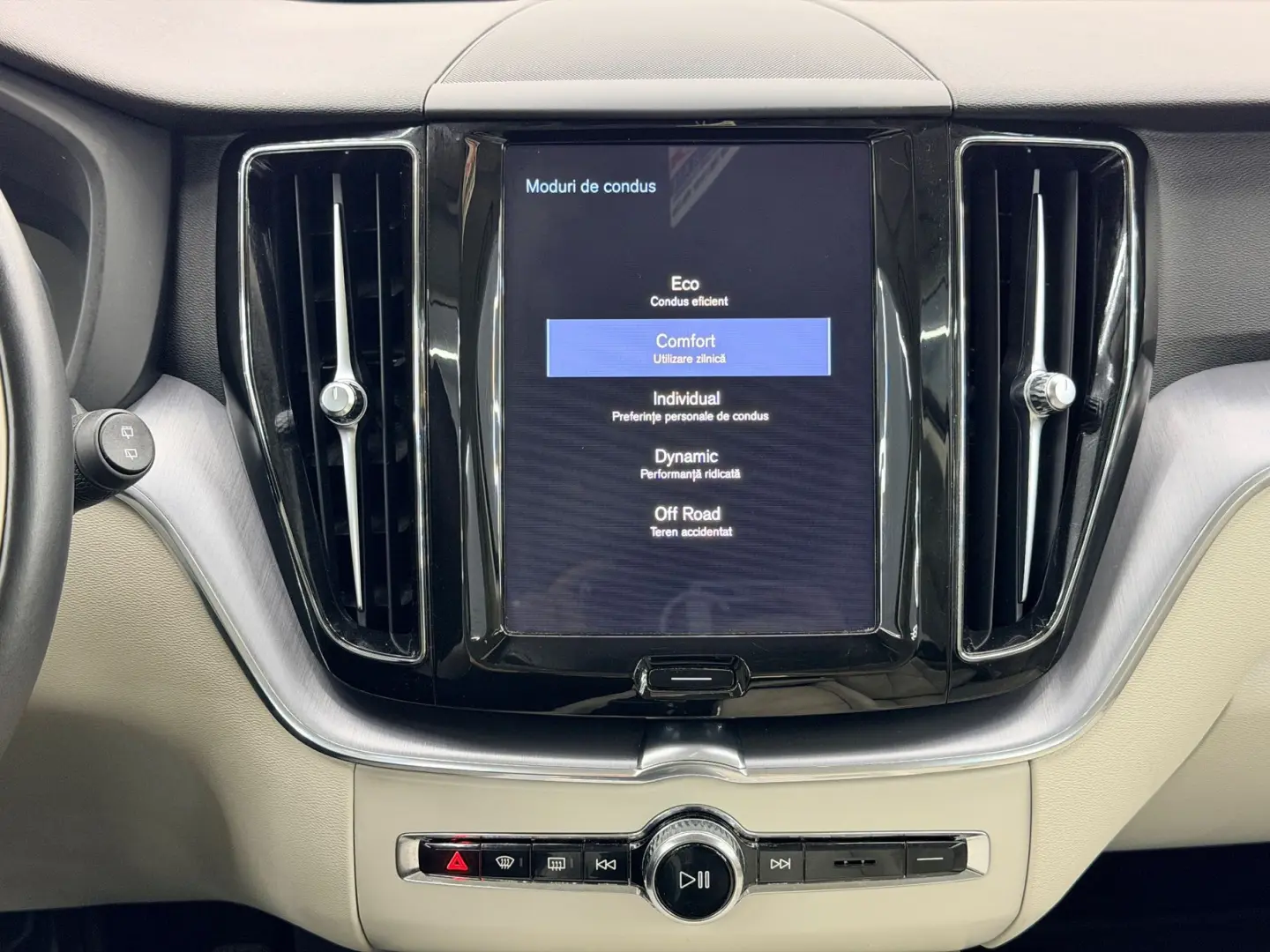 VOLVO Xc-60 2020 2.0D E6 4x4 Garantie 12 Luni Rate Avans 0 D