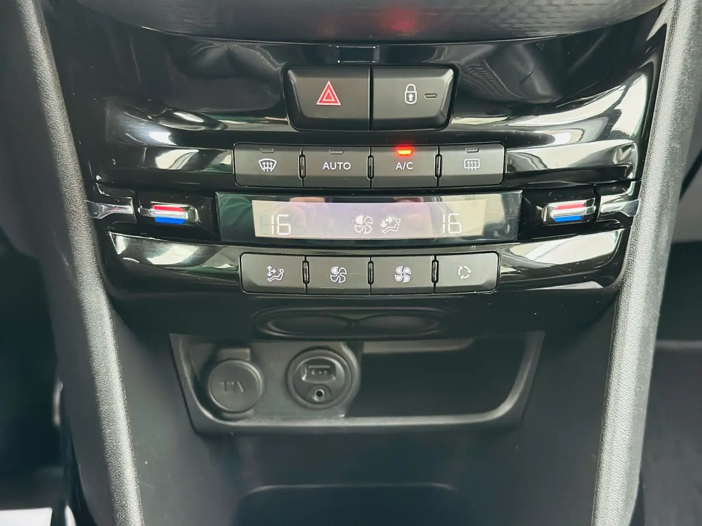 PEUGEOT 2008 2016 1.2I E6 GARANTIE 12 LUNI Rate Avans 0 Doar