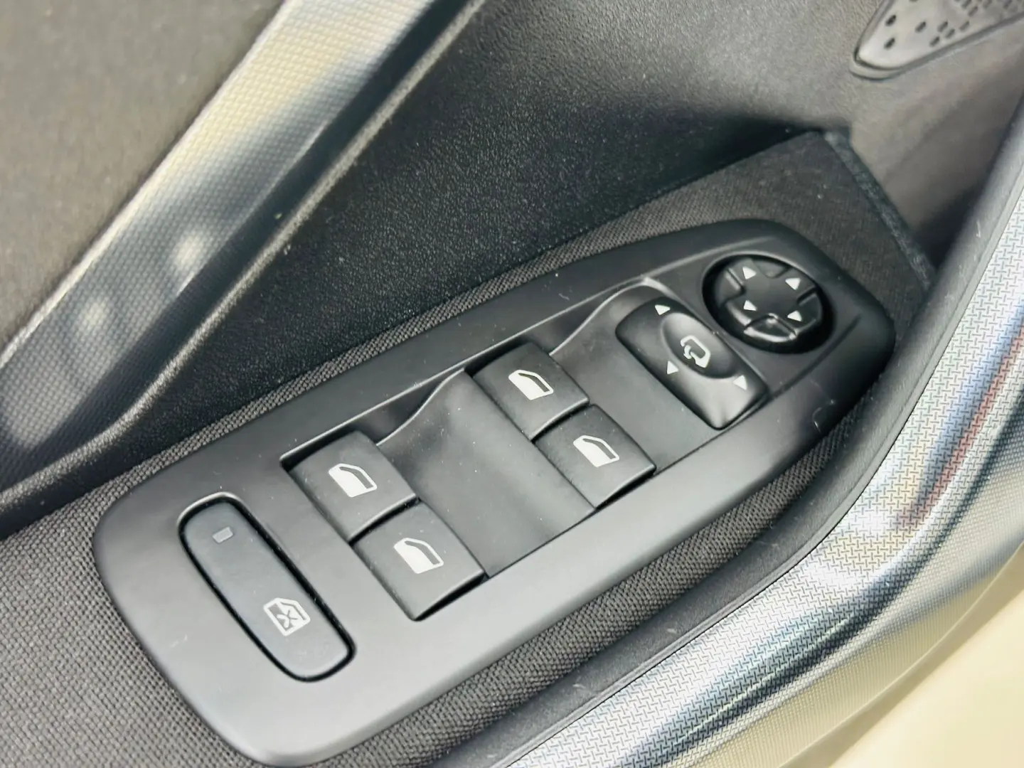 PEUGEOT 2008 2016 1.2I E6 GARANTIE 12 LUNI Rate Avans 0 Doar