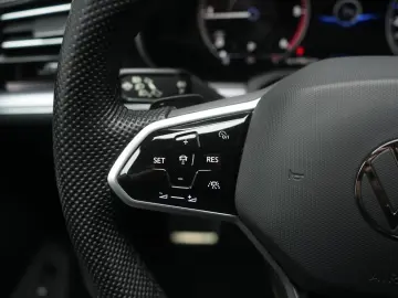 Touareg 3.0 V6 TDI 4Motion R line Leder ACC Kame