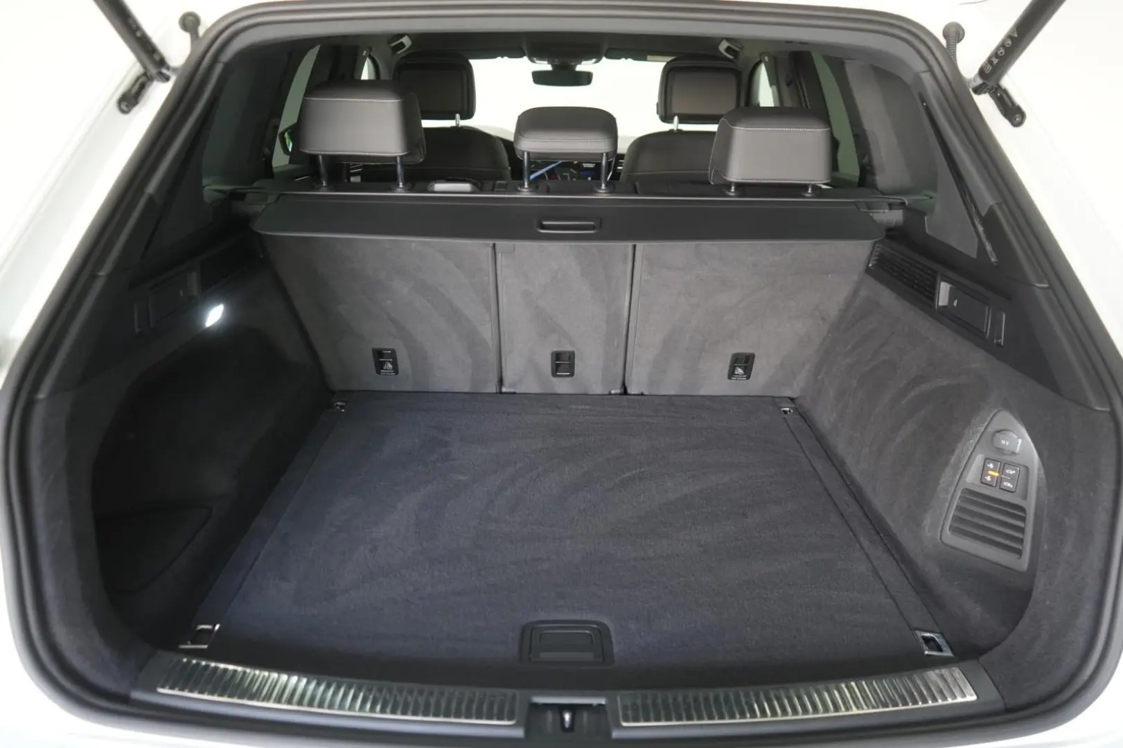 Touareg 3.0 V6 TDI 4Motion R line Leder ACC Kame