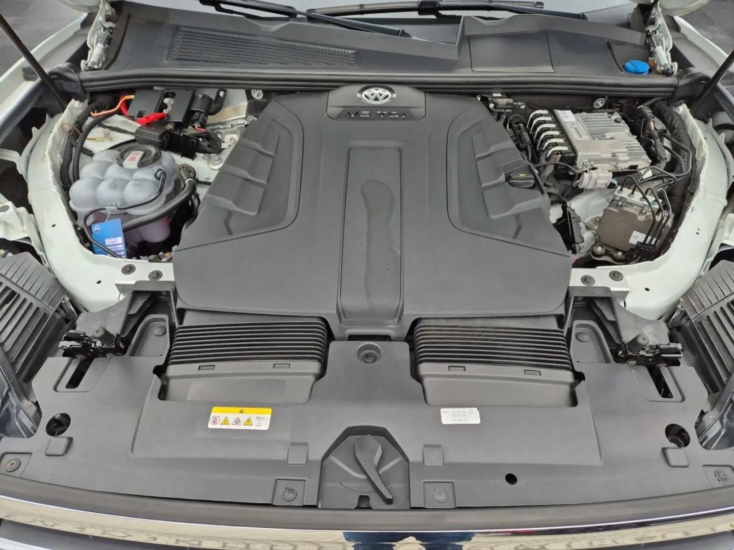 Touareg TDI R-Line 4M Matrix Luft Navi Pano Lede