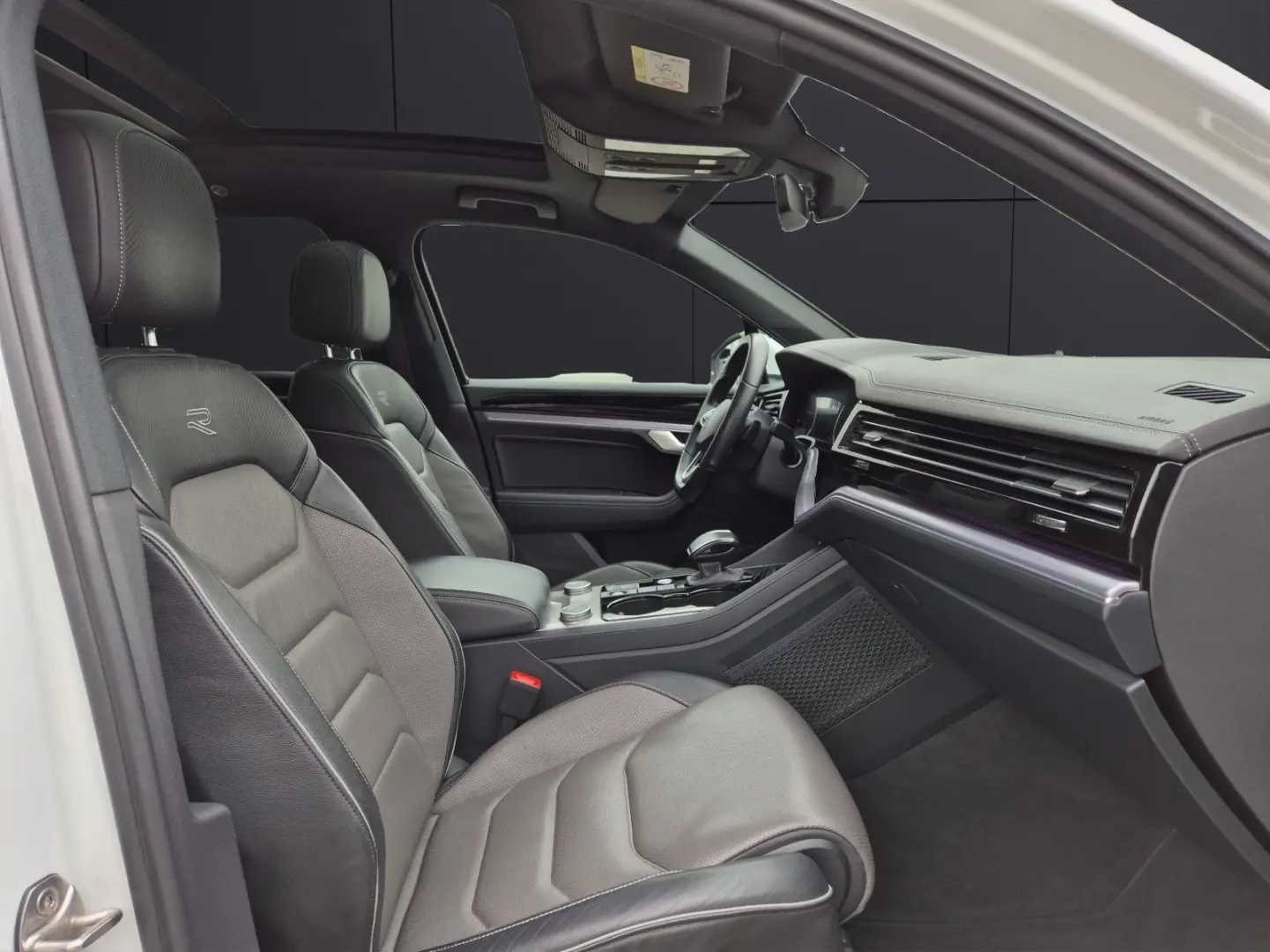 Touareg TDI R-Line 4M Matrix Luft Navi Pano Lede