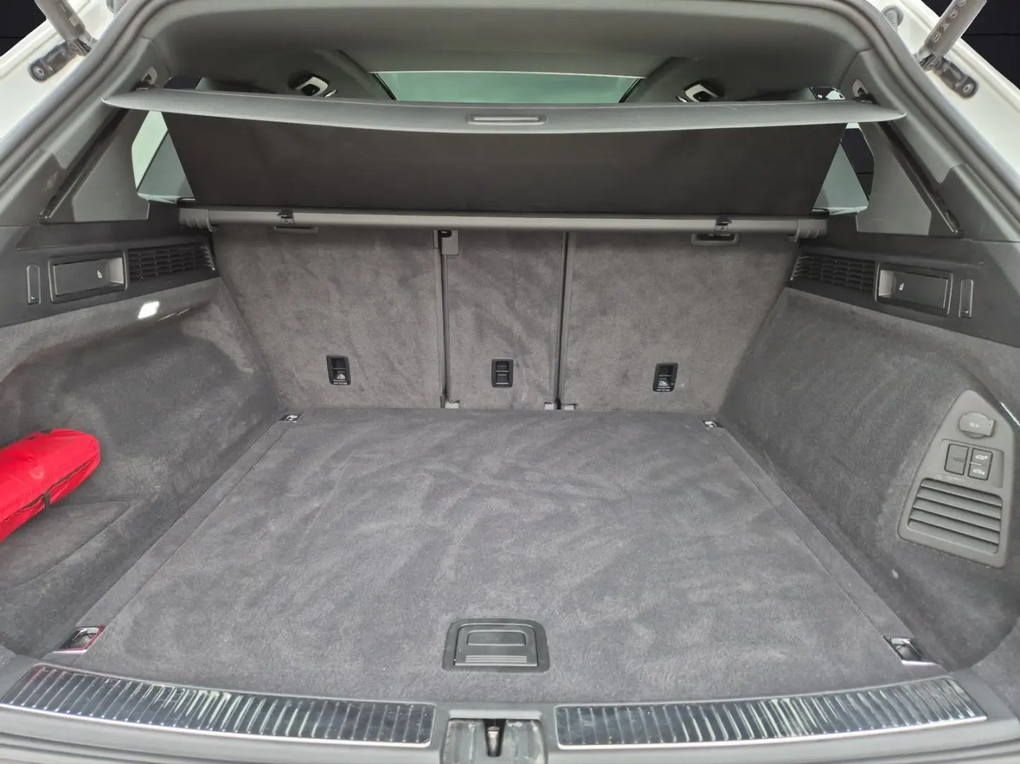 Touareg TDI R-Line 4M Matrix Luft Navi Pano Lede