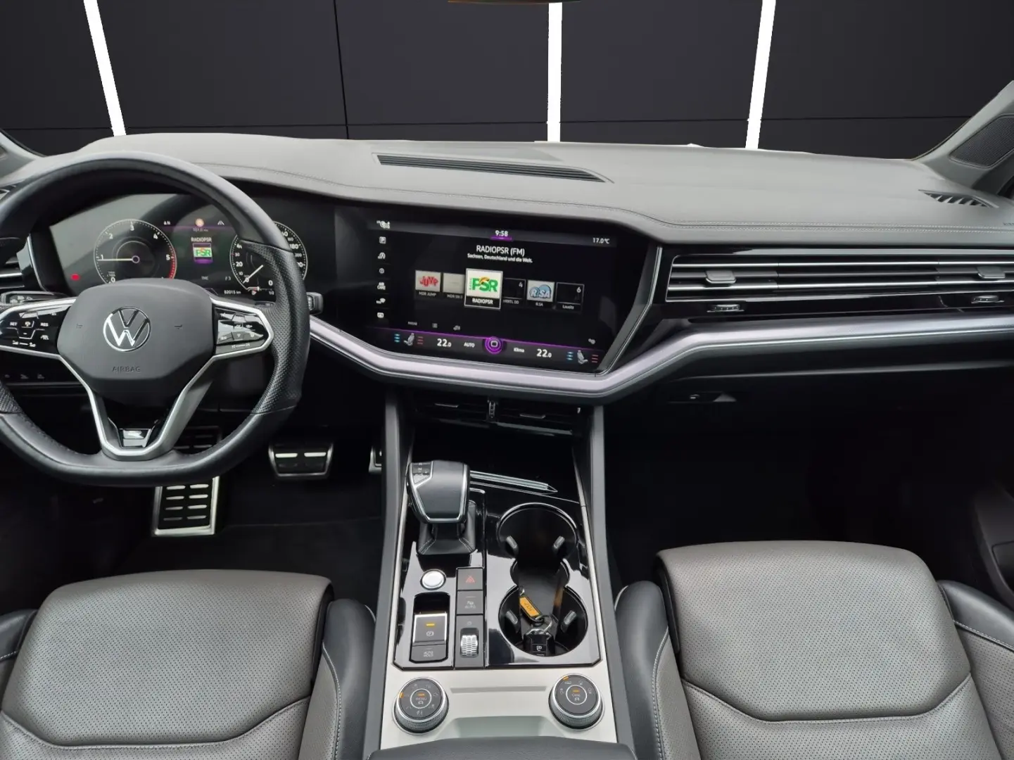 Touareg TDI R-Line 4M Matrix Luft Navi Pano Lede