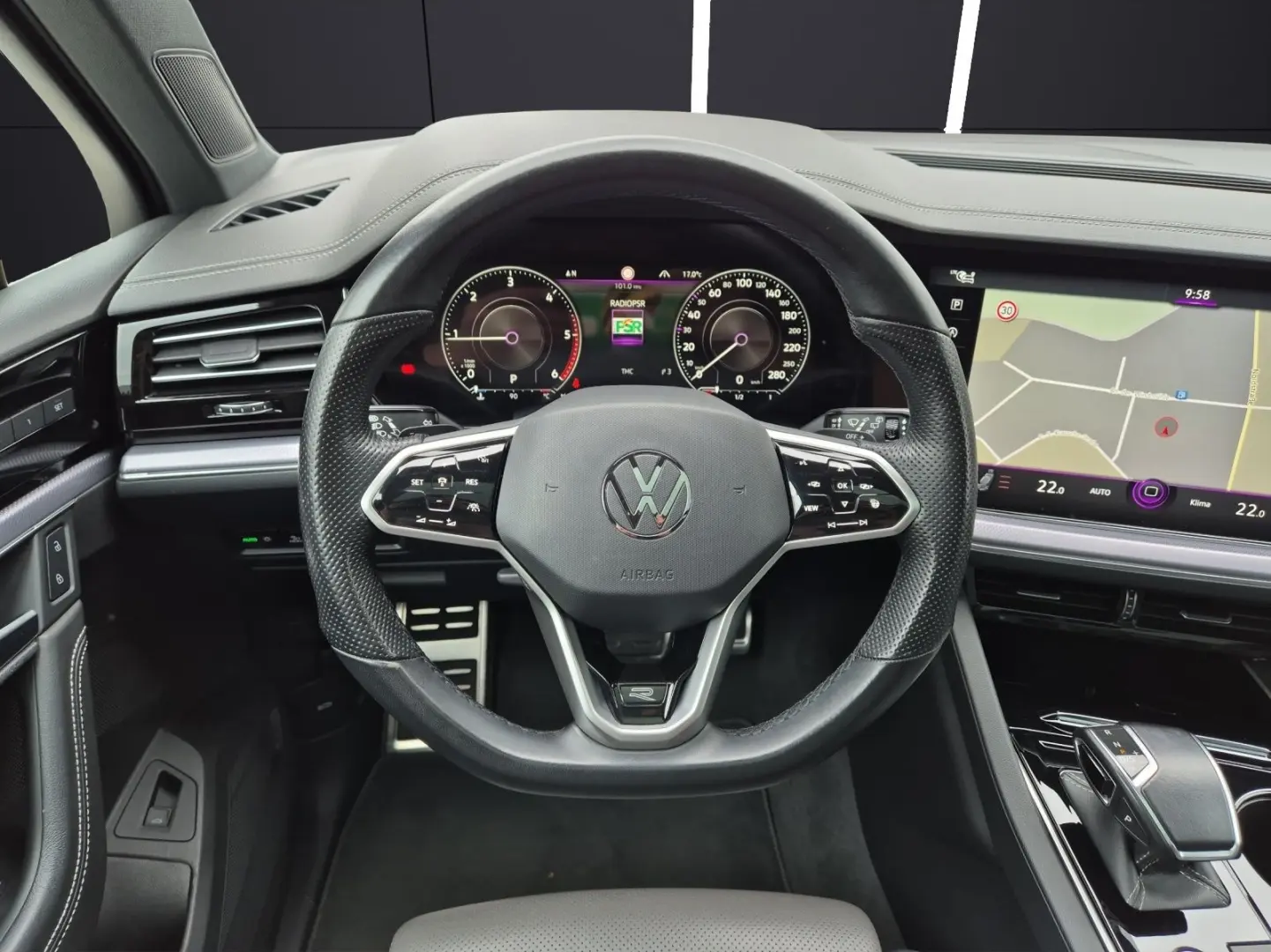 Touareg TDI R-Line 4M Matrix Luft Navi Pano Lede