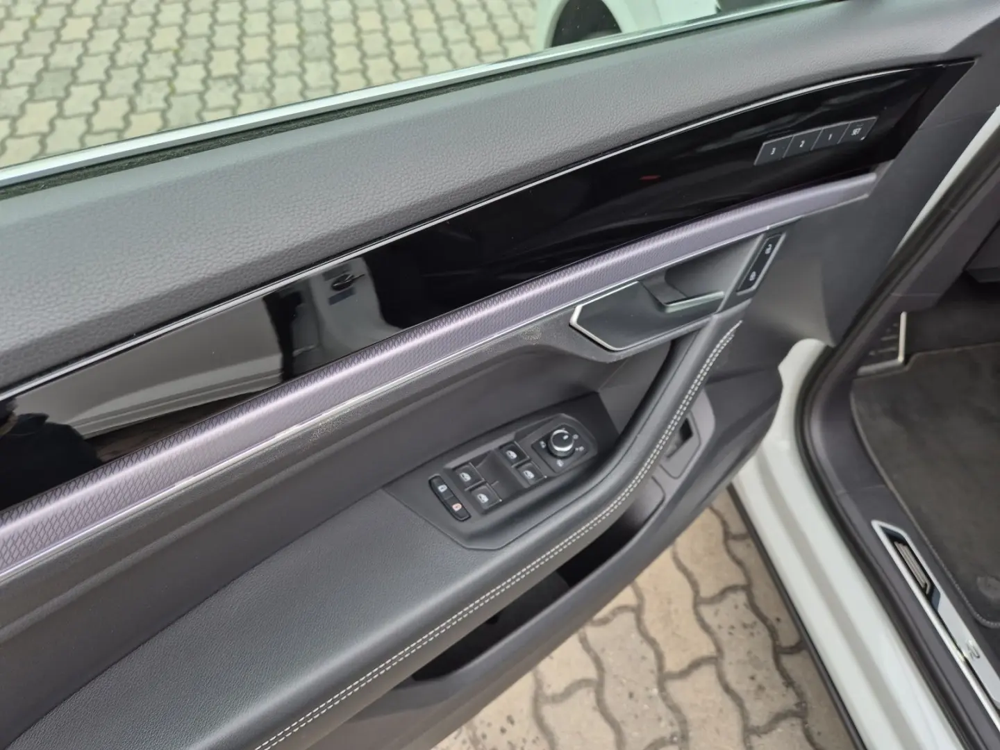 Touareg TDI R-Line 4M Matrix Luft Navi Pano Lede