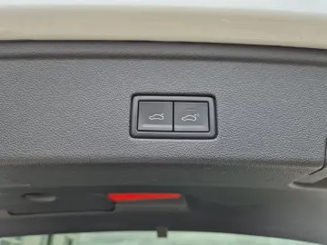 Touareg TDI R-Line 4M Matrix Luft Navi Pano Lede