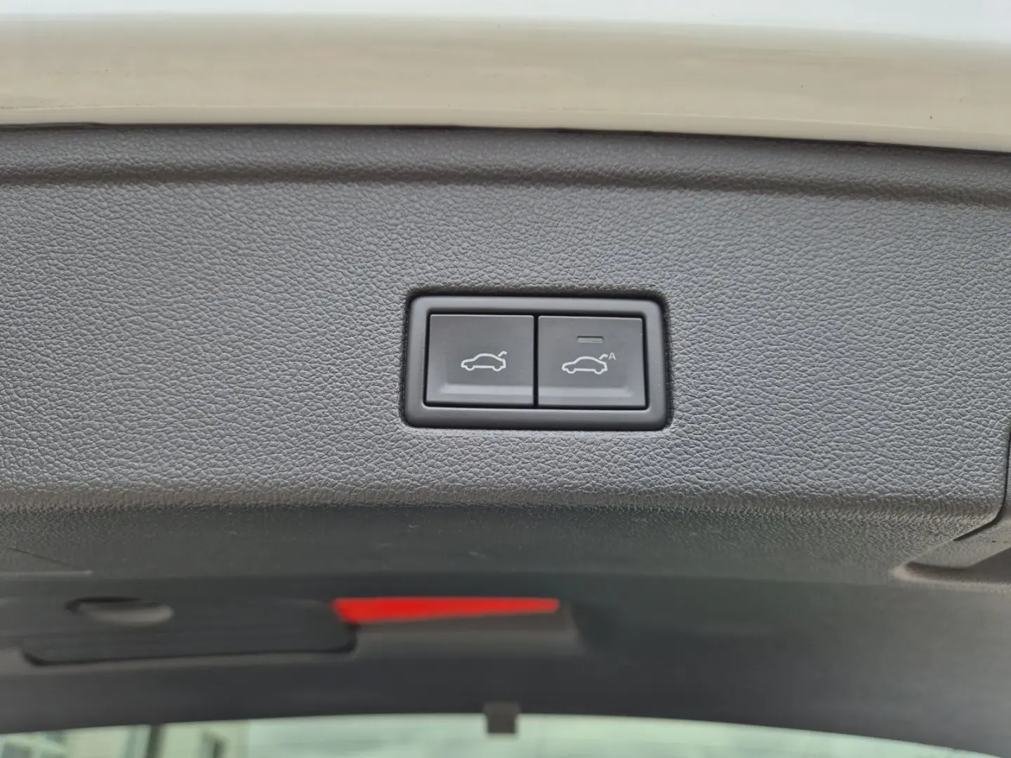 Touareg TDI R-Line 4M Matrix Luft Navi Pano Lede